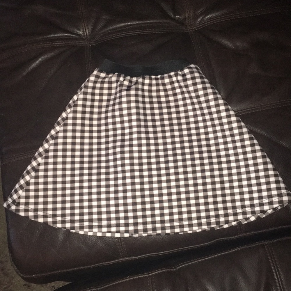 Girls skirt size 5/6 like new condition